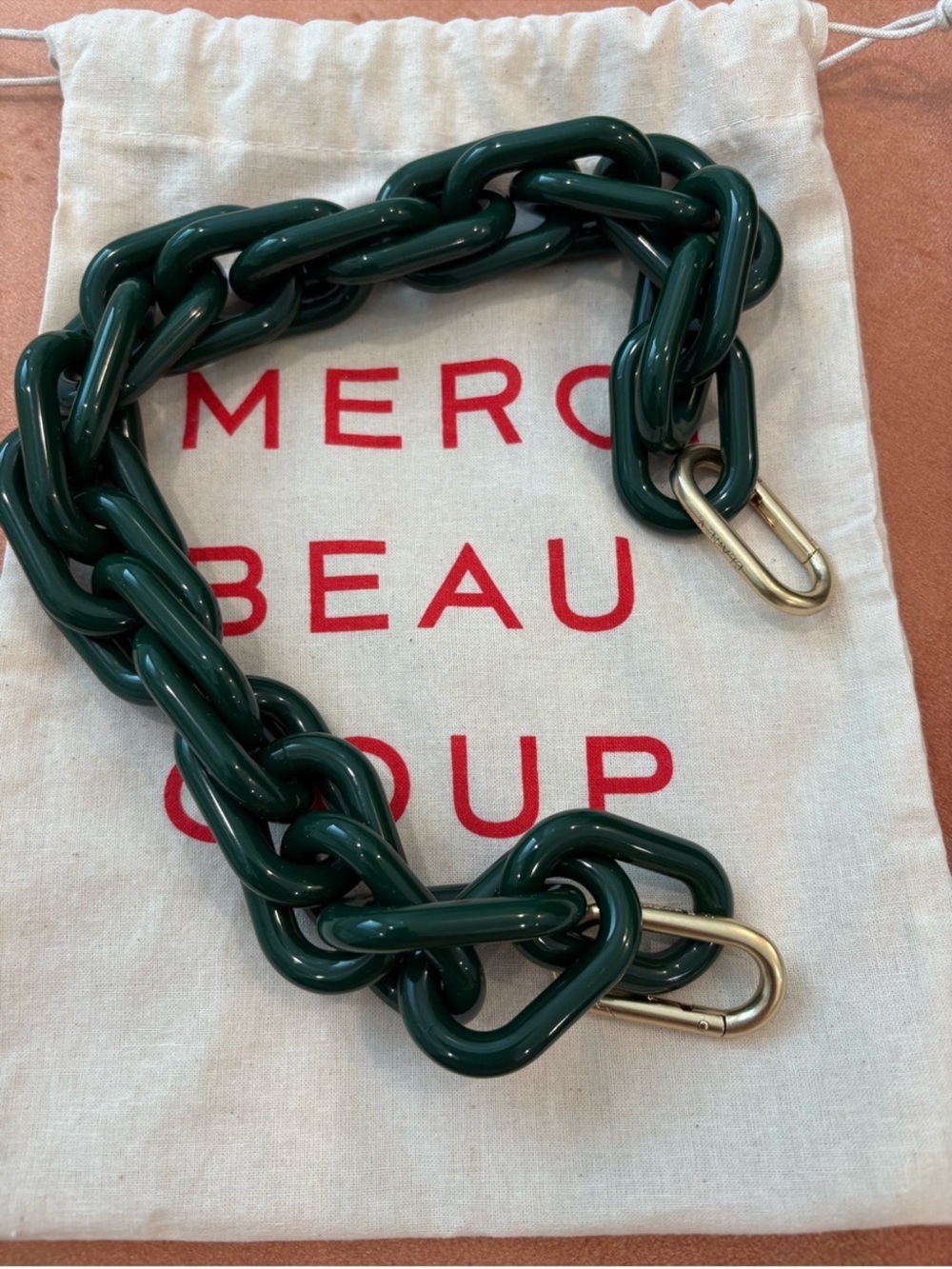 Clare v. Resin shortie strap in fern green